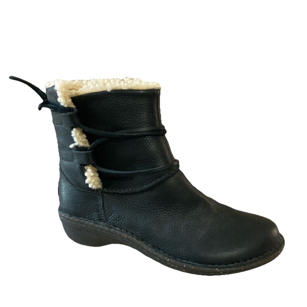 UGG Caspia Boots Women's Sz  8 Black Leather Shearling Ankle Lace Up 1932 Clean